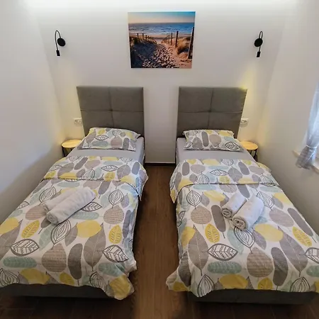 Apartment Lennida With Free Parking