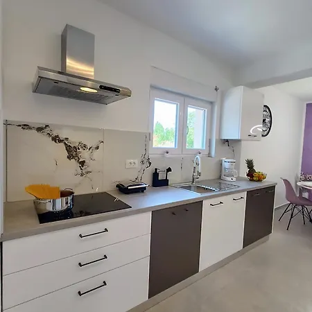 Lennida With Free Parking * Kavran